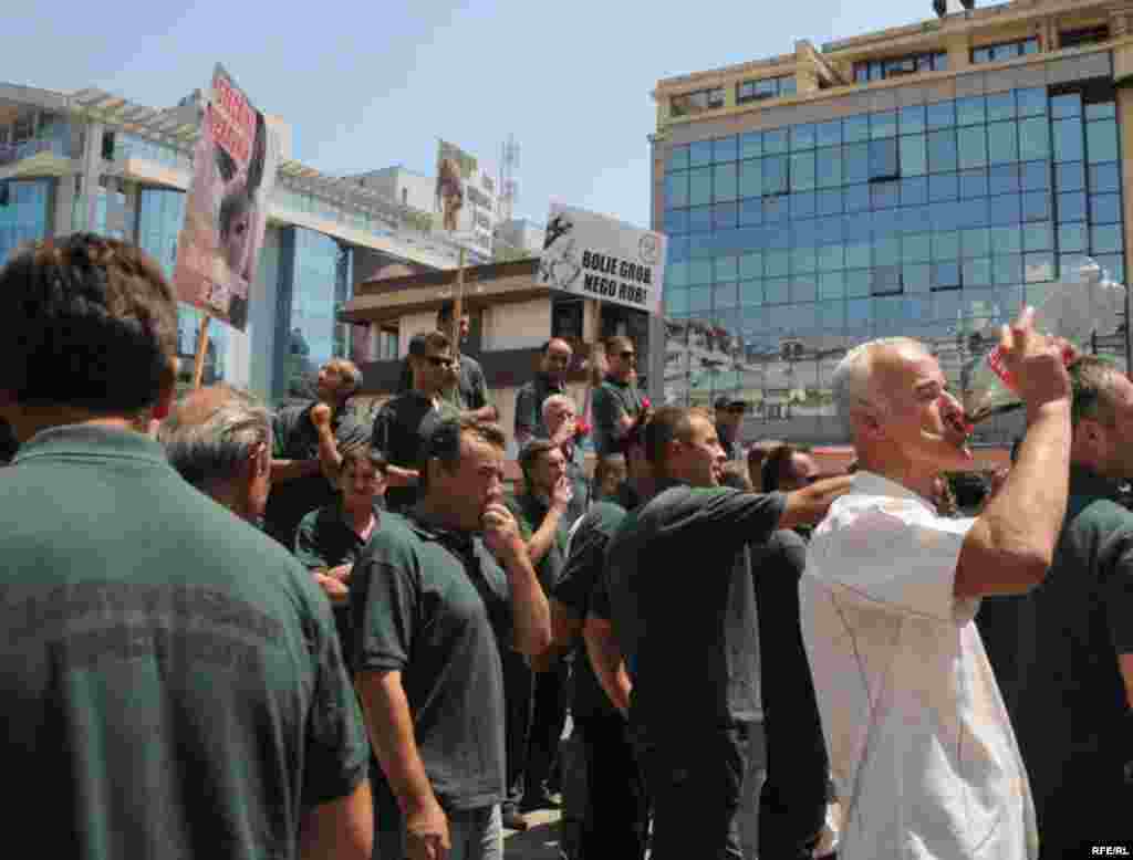 FOTO: Savo Prelević - Štrajk radnika nikšićkih Rudnika boksita, 12. jul 2010.