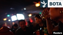 Çdo i treti i anketuar në Pragë është përballur me konsumim të padëshiruar të drogës në pijet e tyre, sipas të dhënave të mbledhura nga organizata "Beat Sexism" në bashkëpunim me policinë dhe qeverinë çeke.