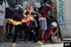 Столкновения активистов оппозиции в полицией в Каракасе. 9 июля 2017 года