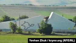 Мемориал жертвам депортации на станции Сирень в Бахчисарайском районе