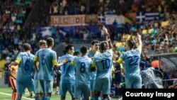 Игроки футбольного клуба "Астана" радуются выходу в следующий этап Лиги Европы. Фото предоставлено пресс-службой ФК "Астана".