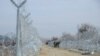 Maqedonia përforcon me gardh të ri kufirin me Greqinë