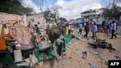На місці вибуху біля ресторану в Могадішо, сомалі, 15 червня 2017 року