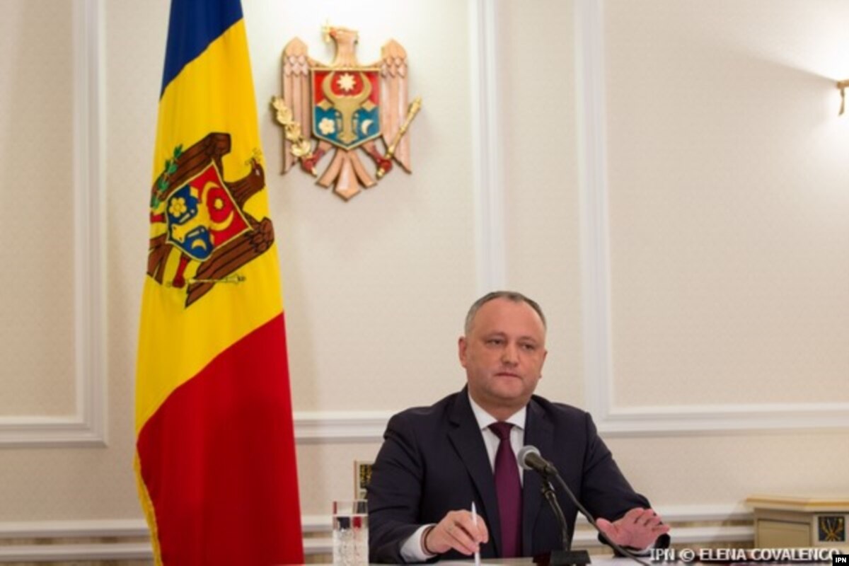 Moldovan President Unfurls Proposed Flag Without Romanian Symbols