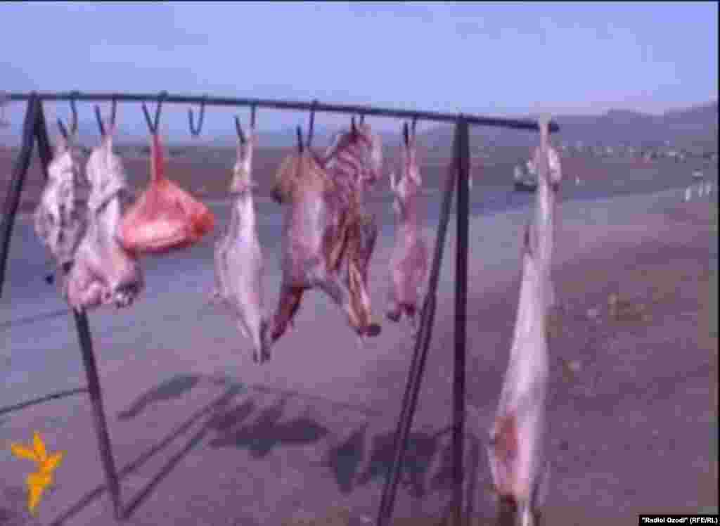 Tajikistan -- Dangara, meat in the roud, 22 January 2014