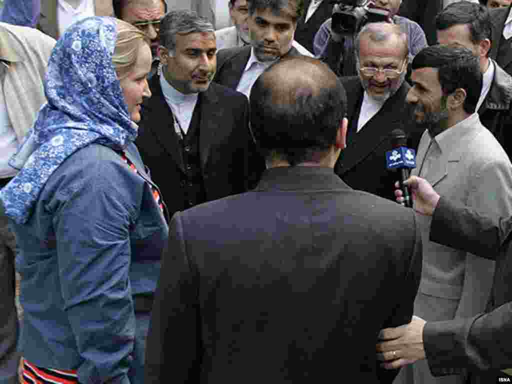 Iran - Biritish Navy meet Ahmadinejad before freedom, Tehran, 04Apr2007 - President Mahmoud Ahmadinejad said Iran would free the 15 detained British sailors and marines Wednesday as an Easter holiday "gift" to the British people.