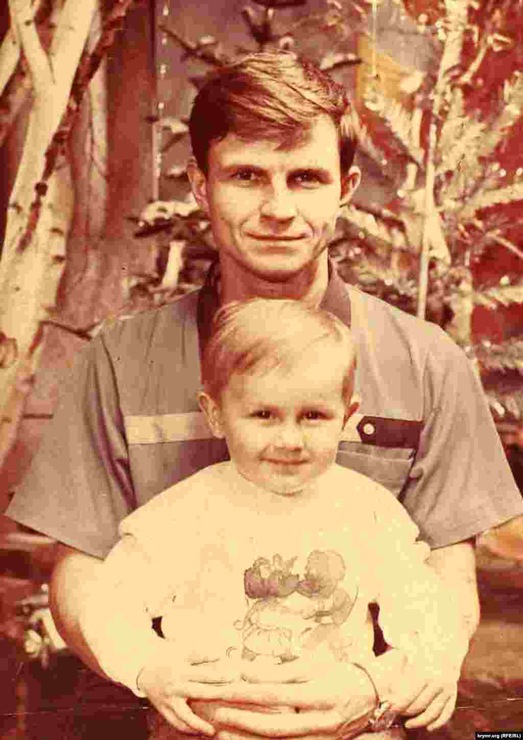 Владимир Дудка с двухлетним сыном Ильей