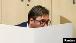 Aleksandar Vučić prilikom glasanja na izborima u aprilu 2017.