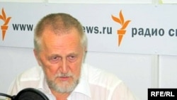 Юлий Рыбаков, хоть его кандидатуру и выдвинула Валентина Матвиенко, не питает на свой счет никаких иллюзий