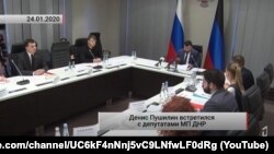 Зустріч ватажка бойовиків угруповання «ДНР» Пушиліна з так званим молодіжним парламентом. Скріншот з контрольованого бойовиками каналу