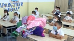 Маска таққан оқушылар. Көрнекі сурет.