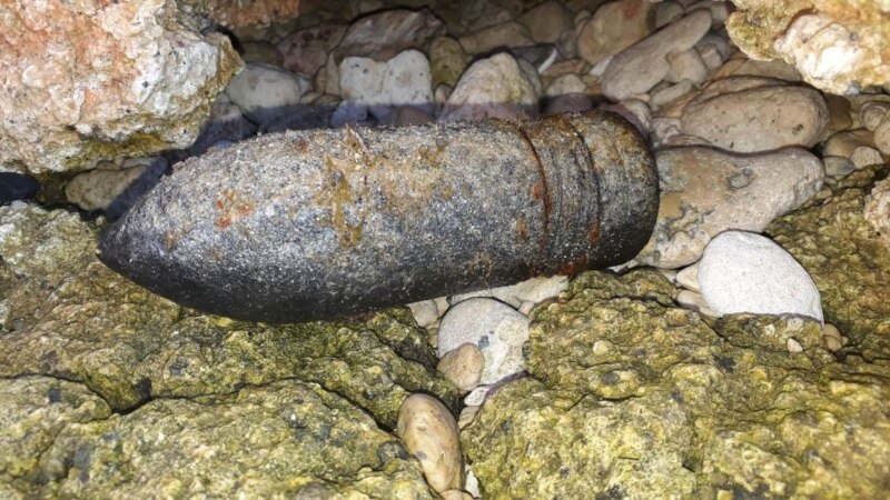 На пляжах Севастополя нашли несколько боеприпасов времен Второй мировой войны (+фото)
