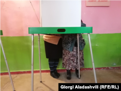 საარჩევნო უბანი ლაგოდეხის მუნიციპალიტეტში, სოფელ კაბალში. 2 ოქტომბერი, 2021 წელი