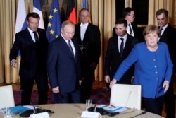 رهبران هر چهار کشور در پاریس (از راست: مرکل، زلنسکی، پوتین و مکرون) توافق کرده‌اند که در همین قالب، طی چهار ماه آینده، دیدار تازه کنند.