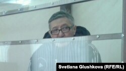 Пастор Бахтжан Кашкумбаев перед началом суда. Астана, 15 февраля 2014 года.