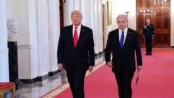 دونالد ترامپ (چپ) می‌گوید که روز دوشنبه با بنیامین نتانیاهو و رقیب او، بنی گانتس، دیدار کرد و «آنها صلح می‌خواهند».