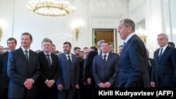 Министр иностранных дел России Сергей Лавров встречается с российскими дипработниками, высланными из стран Запада. 