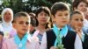 Первый звонок в Бахчисарайской общеобразовательной школе с крымскотатарским и русским языками обучения, 1 сентября 2015 года