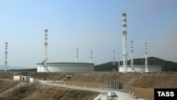 Нефтяные резервуары Каспийского трубопроводного консорциума (КПК), Новороссийск, 24 апреля 2007 года. Архивное фото
