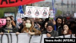 Jovo Bakić: Zar u Srbiji još ima nezaposlenih? (na fotografiji: sa protesta "Protiv diktature", Beograd)