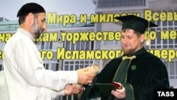 Присвоение главе Чечни Рамзану Кадырову звания почетного профессора Российского исламского университета имени Кунта-Хаджи за "выдающиеся заслуги в деле возрождения традиционного Ислама в России", 2014 год 