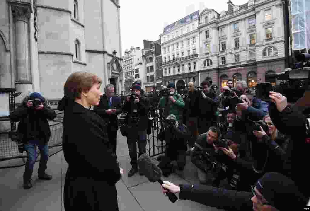 Marina Litvinenko makes a statement outside the High Court in central London on January 21, 2016, after findings from a public inquiry into the killing of her husband were released by a British judge.