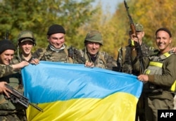 Українські війсьовослужбовці біля Попасної. 2 жовтня 2016 року