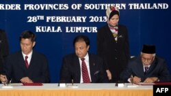 Потпишувањето на договорот меѓу премиерите наТајланд и Малезија и шефот на Националниот безбедносен совет на Тајланд