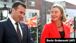 Високата претставничка за надворешна и безбедносна политика на ЕУ, Федерика Могерини и премиерот Зоран Заев во Скопје на 18 април 2018