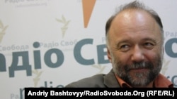 Андрій Курков: «Дуже багато двомовних людей принципово заявили, що вони будуть тепер спілкуватися тільки українською»