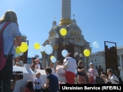 Переселенцы вышли на майдан Независимости в День защиты детей, чтобы защитить свое право на жилье. Киев, 1 июня 2018 года
