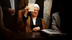 Tähran öňki prezident Rafsanjani bilen hoşlaşýar