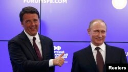 Russian President Vladimir Putin and Italian Prime Minister Matteo Renzi at the St. Petersburg International Economic Forum on June 17