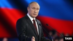 Президент России Владимир Путин приостанавил авиасообщение с Египтом до выяснения причин крушения пассажирского лайнера над Синаем 31 октября.