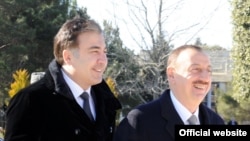 Михеил Саакашвили (слева) и Ильхам Алиев, Баку, 6 марта 2012