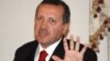 رجب طيب اردوغان نخست وزير ترکيه‌ در سخنرانی گشايش کنفرانس، ترور، جنگ و خشونت در کشورهای اسلامی را باعث گسترش فقر و گرسنگی دانست