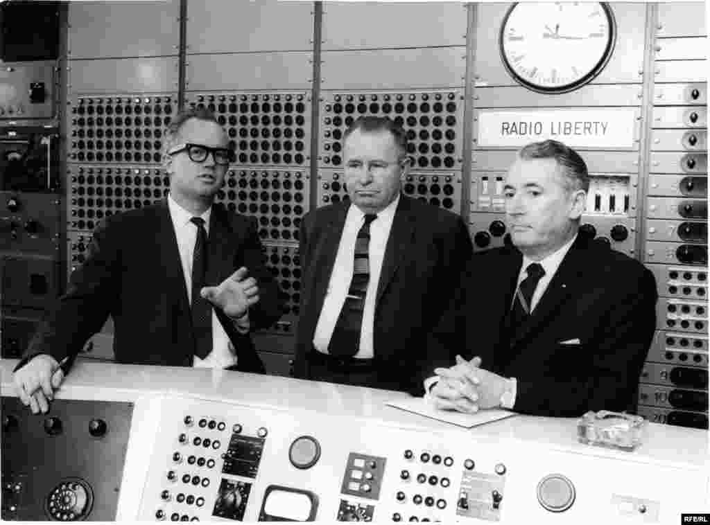 The head of Radio Liberty&#39;s Engineering Department, Richard Jewel Tanksley (left), shows some guests the master control room in Munich in 1964.