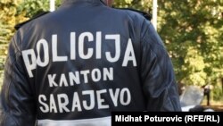 Bosnia and Herzegovina - Sarajevo,farmers protest in front of the Constitutional Court of B&H, police Canton Sarajevo, 23Sep2009