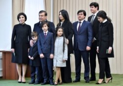 Өзбекстан президенті Шавкат Мирзияев пен оның отбасы.