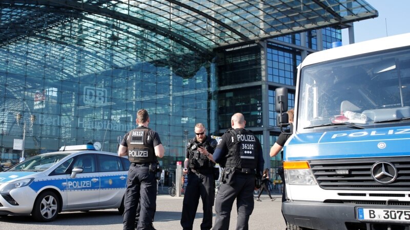 Policia evakuon Berlinin për asgjësim të bombës