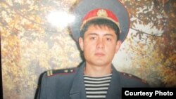 Алишер Бердиев считается без вести пропавшим. Последним раз он общался с матерью по телефону из России 31 декабря 2010 года 