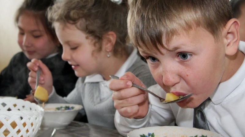 В Чувашии в районной школе ученикам не докладывали еду на завтрак