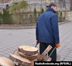 Ігор Ковальчук проходить альтернативну військову службу (фото Юрія Сулими)