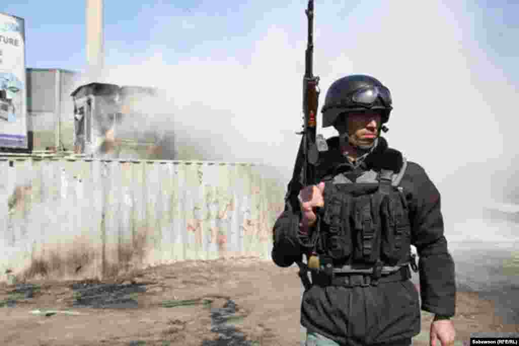 An Afghan security troop at the ready during the Kabul unrest.