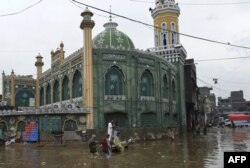 په ارشیف انځور کې وینئ چې پخوا په لاهور کې هم سخت سیلابونه راغلي وو خو دا ځل هلته حالات سم دي.