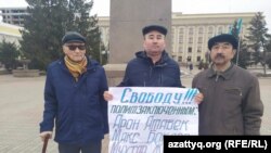 Участники акции с требованием освободить политических заключенных. Уральск, 3 марта 2020 года.