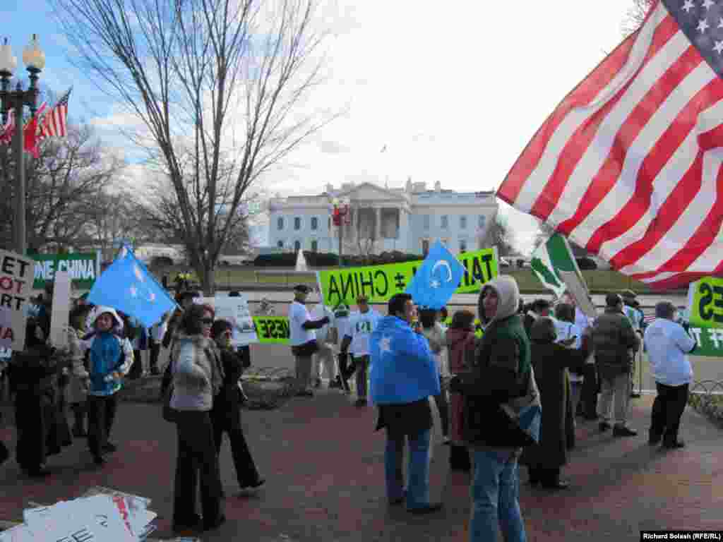 Протести во Вашингтон против Кина