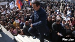 Armenia - Gagik Tsarukian walks to the podium during an election campaign rally in Masis, 24Mar2017.