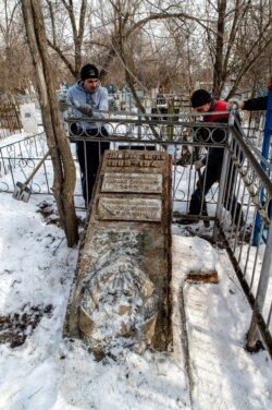 Эксгумацыя парэшткаў Зьмітрака Бядулі ў Казахстане