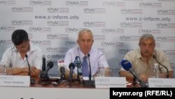 Пресс-конференция крымскотатарских организаций «Намус», «Къырым бирлиги» и «Милли Фирка» в Симферополе. 31 июля 2014 года